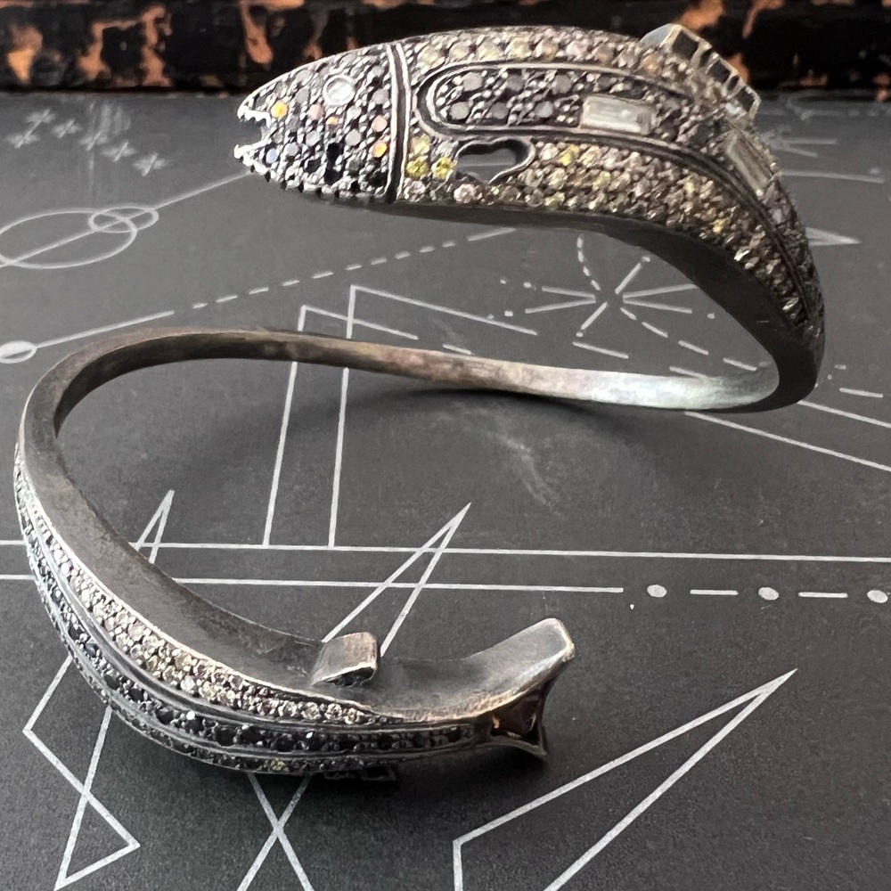 Roseark Fish Bangle - Picture 9 of 10